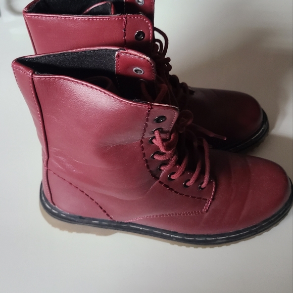 Size 9 Ardene Boots - Picture 2 of 3